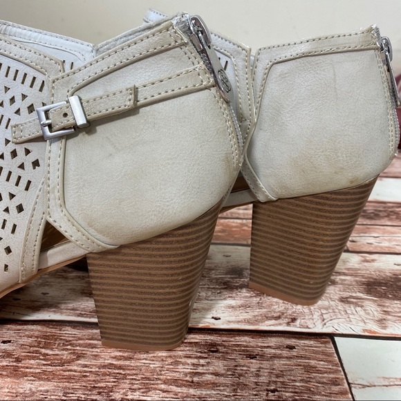 Daisy Fuentes WesleyPeep-toe ankle bootie Size 12 - Picture 8 of 8